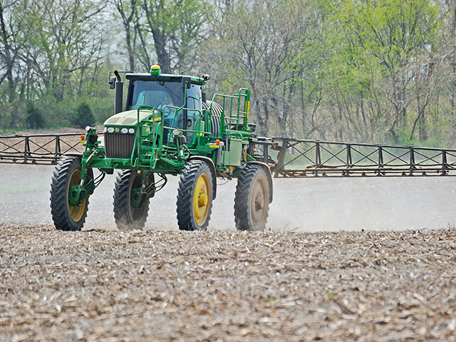 Reduced soybean seeding rates and preemergence herbicides go together to maximize returns. (Progressive Farmer photo by Jim Patrico)